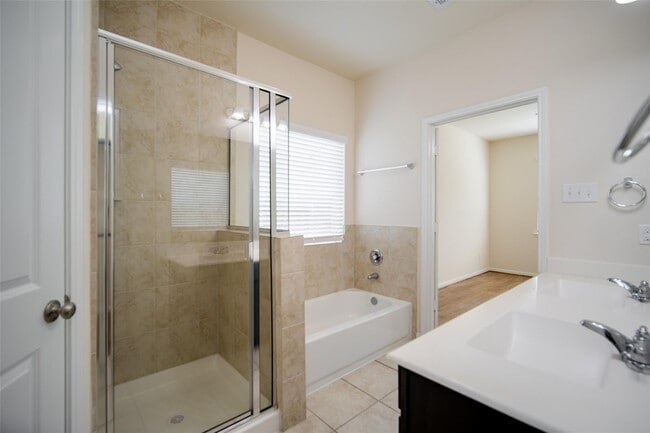 Building Photo - 14215 Campo Vista Dr