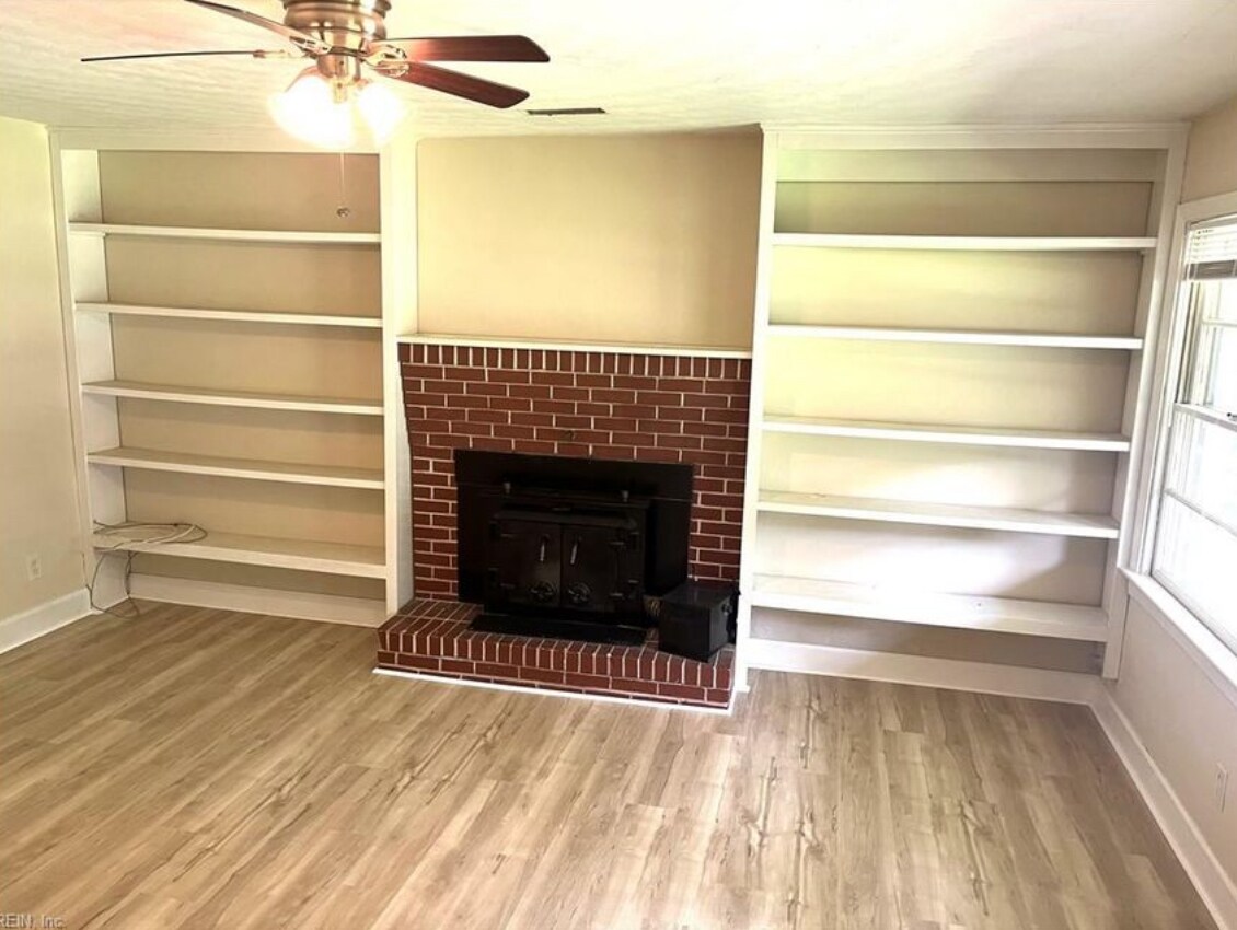 Building Photo - 229 Bridgeview Cir