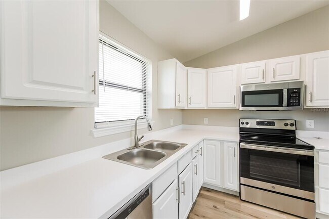 Building Photo - 2806 58th St W