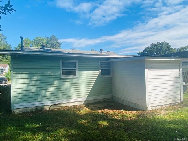 Building Photo - 2048 Midway St