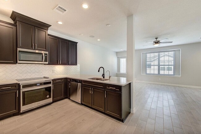 Building Photo - 1517 Canter Bayou Way