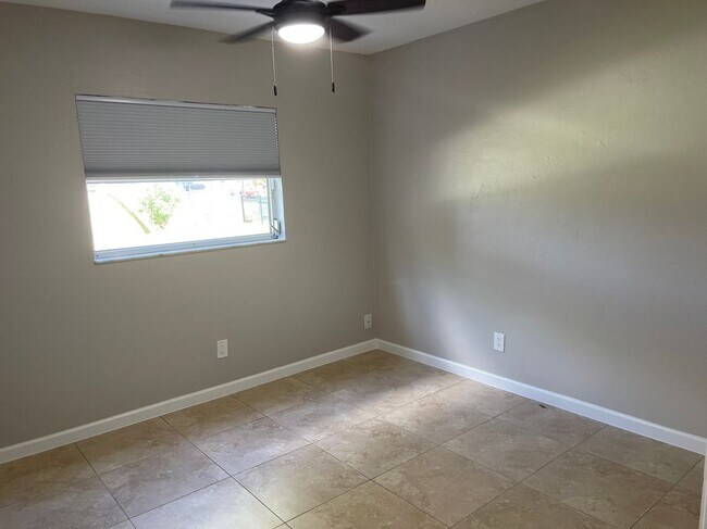 Building Photo - 608 SE 46th Ln