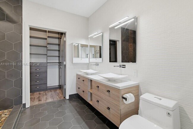 Building Photo - 913 NW 45th Terrace