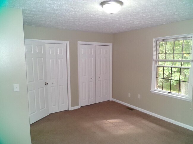 Building Photo - 244 Meadowview Dr