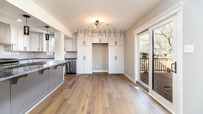 Building Photo - 7509 Lamar Ave