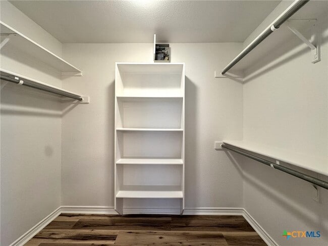 Building Photo - 2038 Bentwood Dr