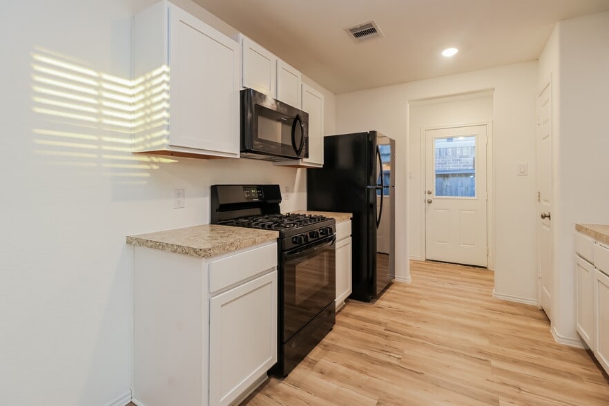 Building Photo - 3659 Solanum Dr