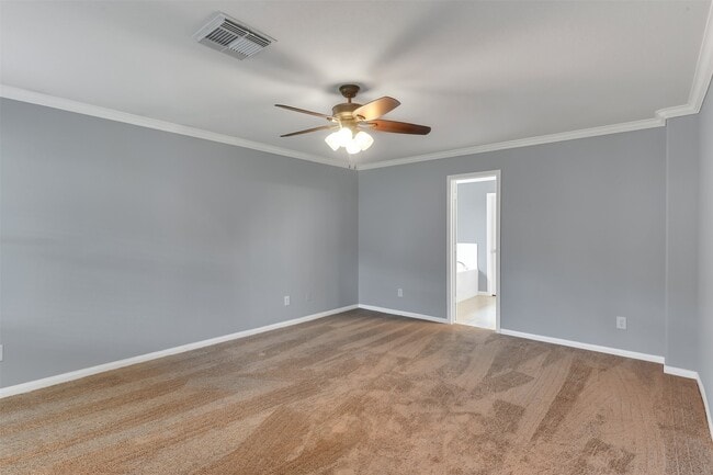 Building Photo - 223 Fantasy Ln