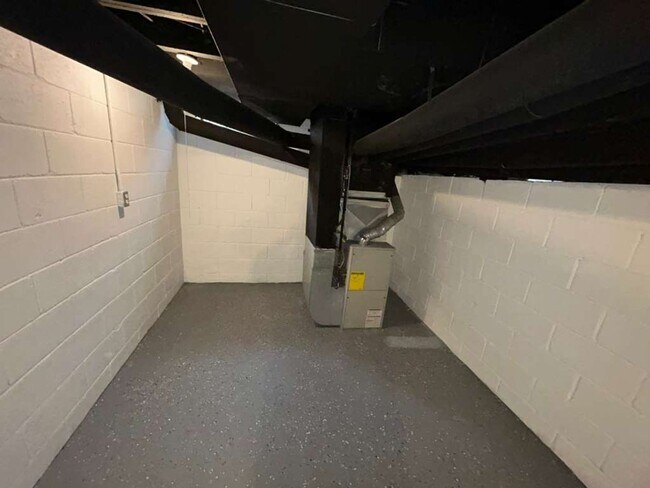 Building Photo - Renovated 3 Bedroom Colonial