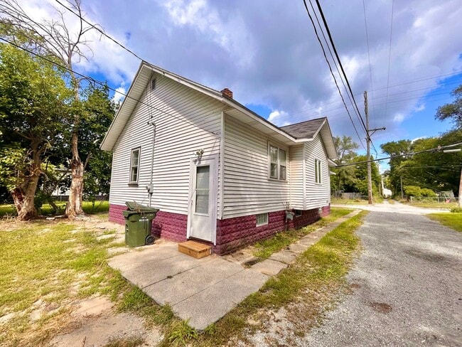 Building Photo - Three Bedroom Home in Muskegon