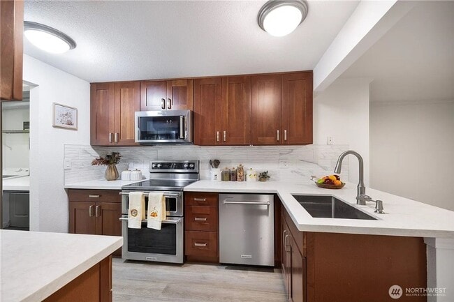 Building Photo - 2Bd/1.75Ba Kirkland Condo