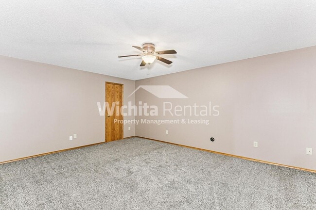 Building Photo - Large 3 bedroom 3 bath home in West Wichita