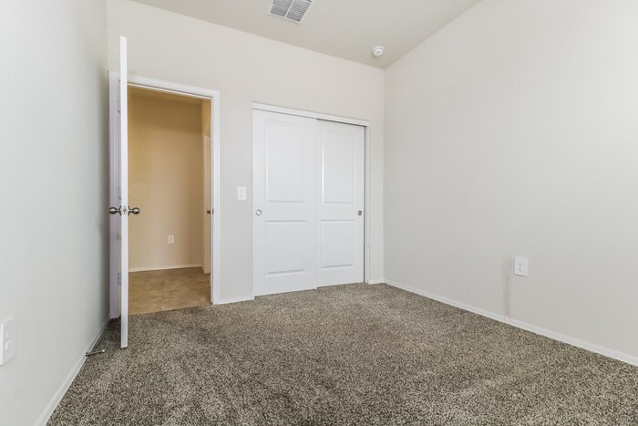 Building Photo - 24411 W Pueblo Ave