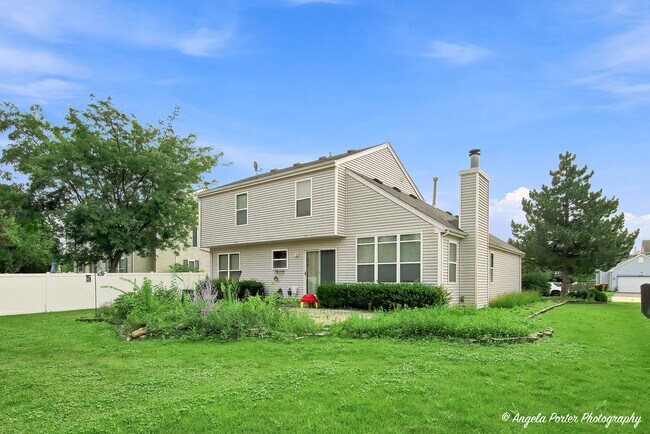 Building Photo - 10570 Wing Pointe Dr