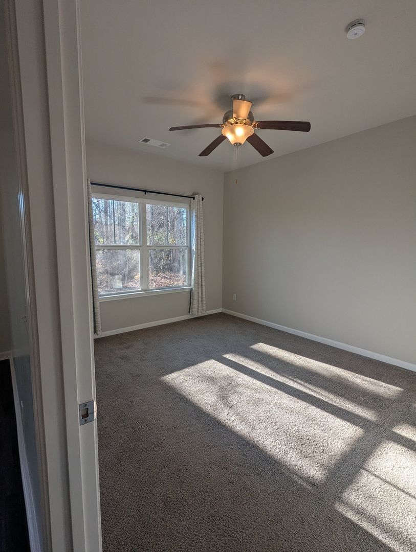 Building Photo - 385 Orchard Ln