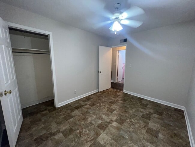 Building Photo - 4 bedroom  2 bathroom single family home