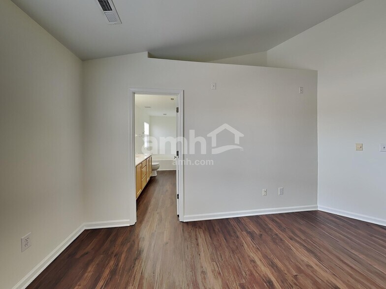 Building Photo - 7534 Sparkleberry Dr