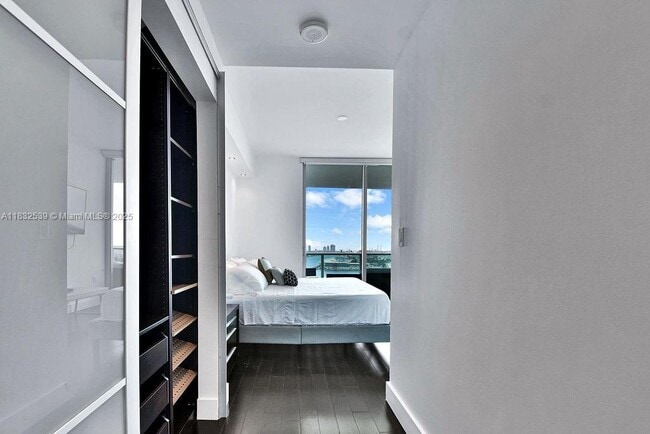 Building Photo - 900 Biscayne Blvd