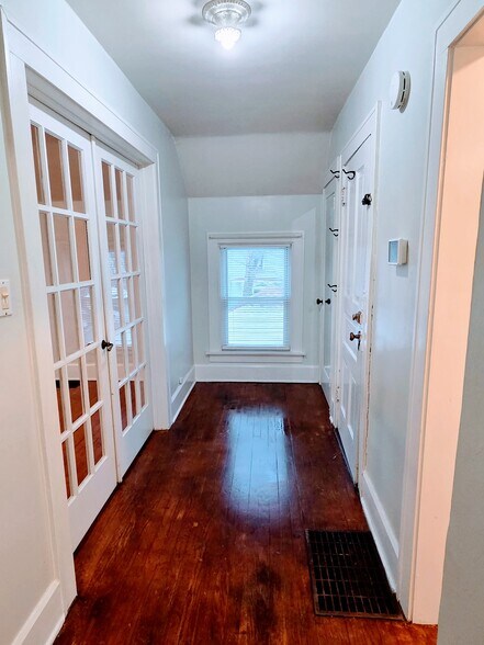 Building Photo - 1513 Holmes Ave