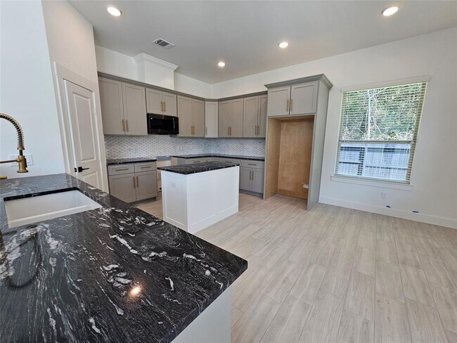 Building Photo - 25939 Lantern Ln