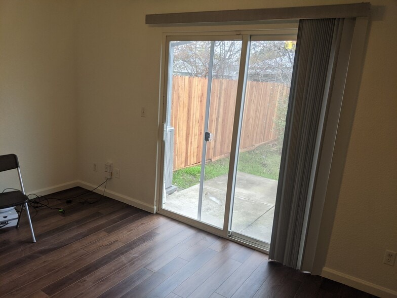 Building Photo - 127 Huber Ct