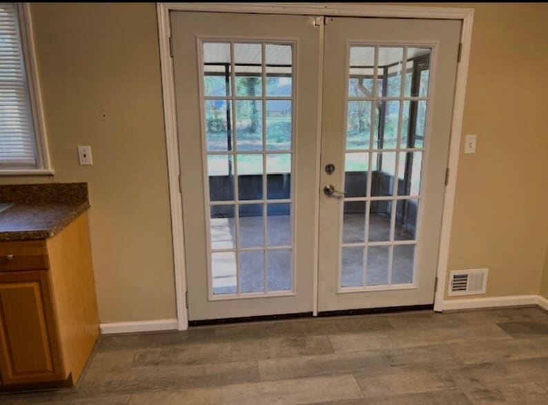 Building Photo - 1607 Hampshire Pl