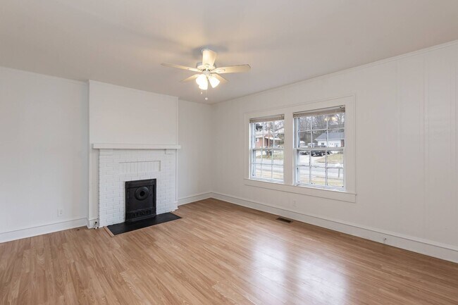Building Photo - N Main St Duplex