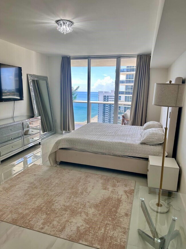 Building Photo - 1830 S Ocean Dr