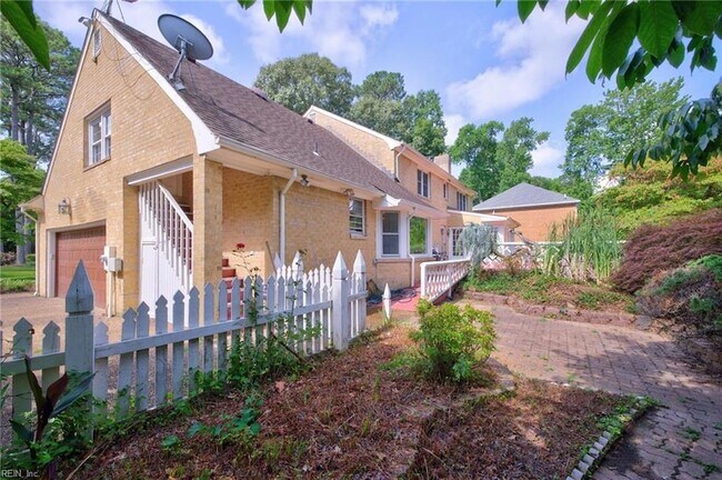 Building Photo - 3408 Montgomery Pl