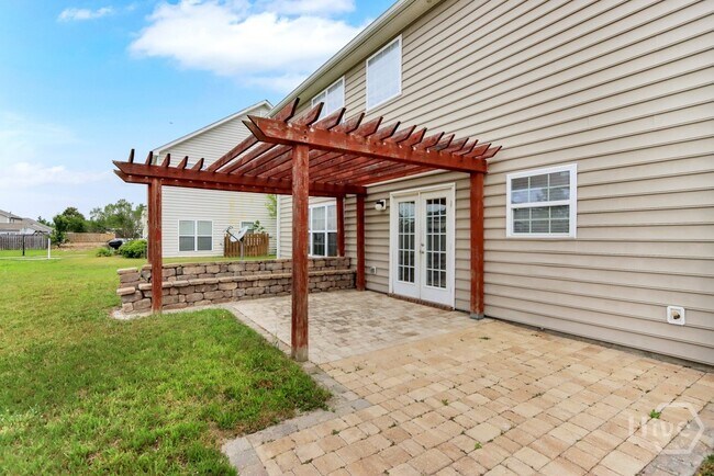 Building Photo - 255 Red Oak Dr