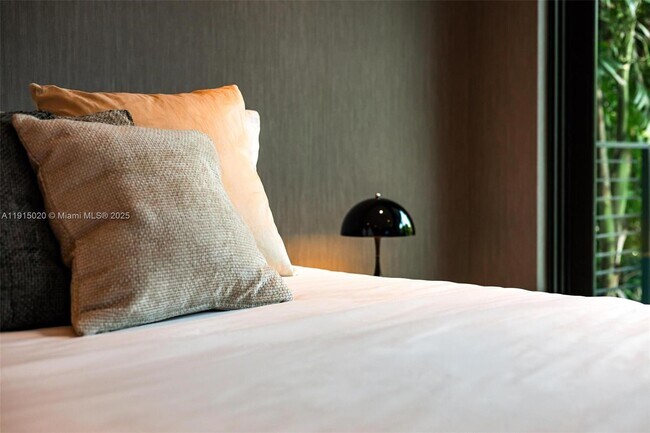 Building Photo - 77 SW 18th Terrace