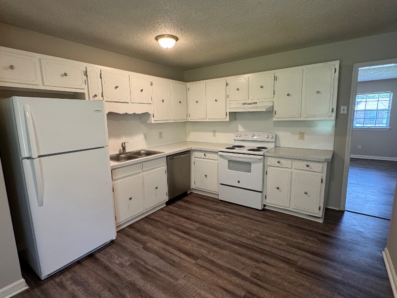 Building Photo - 4706 Metro Park Ln