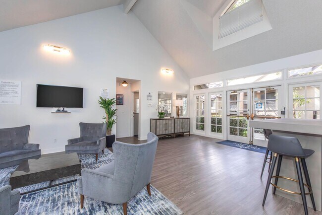 Building Photo - Oak Tree Court Apartment Homes