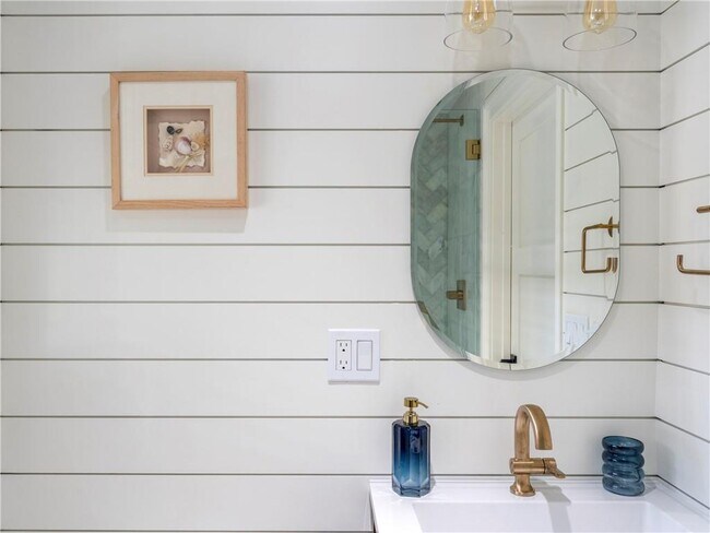 Building Photo - 7 Dearborn St