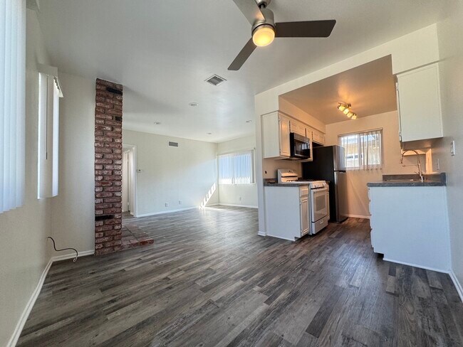 Building Photo - 5382 Circle Dr