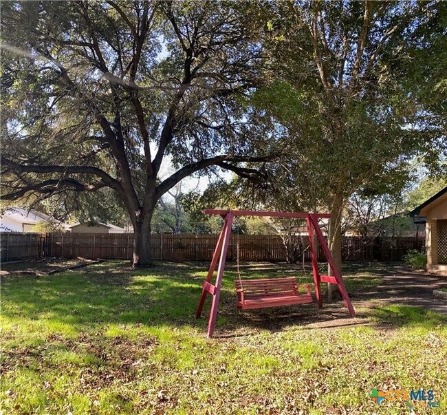 Building Photo - 1250 E Common St