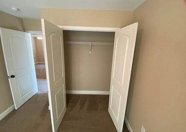 Building Photo - 3 Bedroom/2.5 Bath