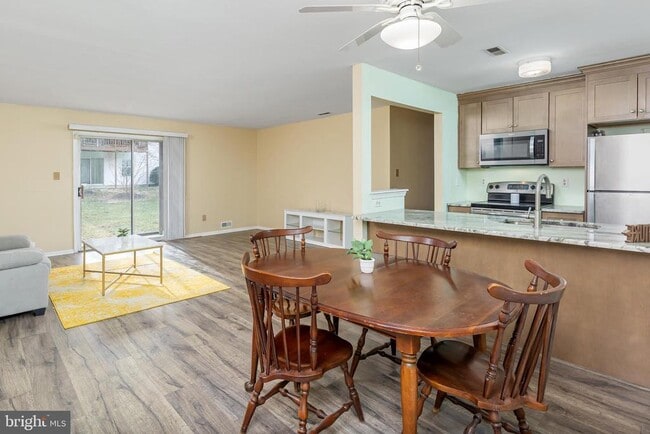 Building Photo - 43 Dover Ct