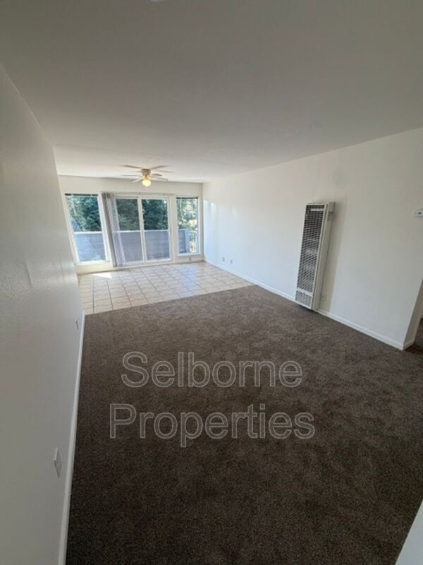 Building Photo - 407 Fairmount Ave