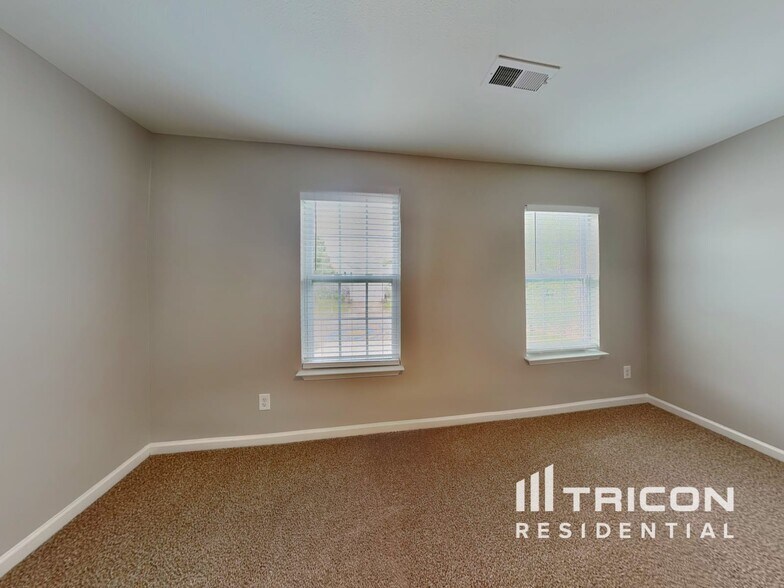 Building Photo - 3504 Whitworth Dr