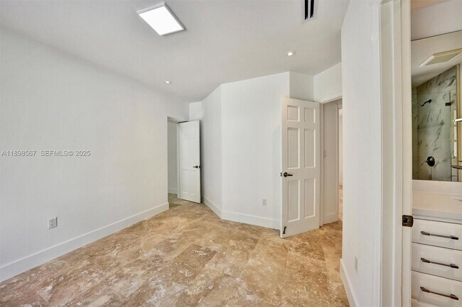 Building Photo - 255 Ridgewood Rd