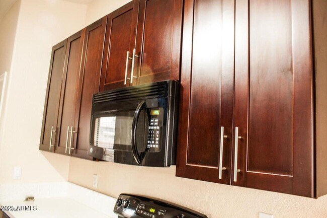 Building Photo - 1091 W Kingbird Dr