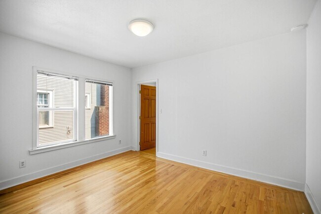 Building Photo - 8203 Wallingford Ave N