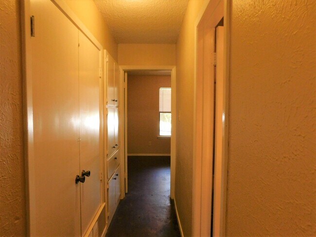 Building Photo - Ng Properties (811 Ramble Ln)