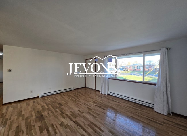 Building Photo - $250 Off First Month's Rent! Easy access to Nob Hill Blvd, 16th Ave, and Summitview Ave for commu...