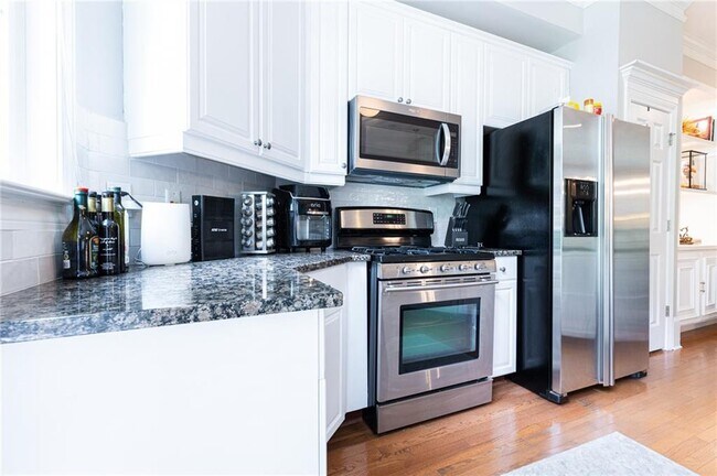 Building Photo - 754 Clifton Heights Ln NE