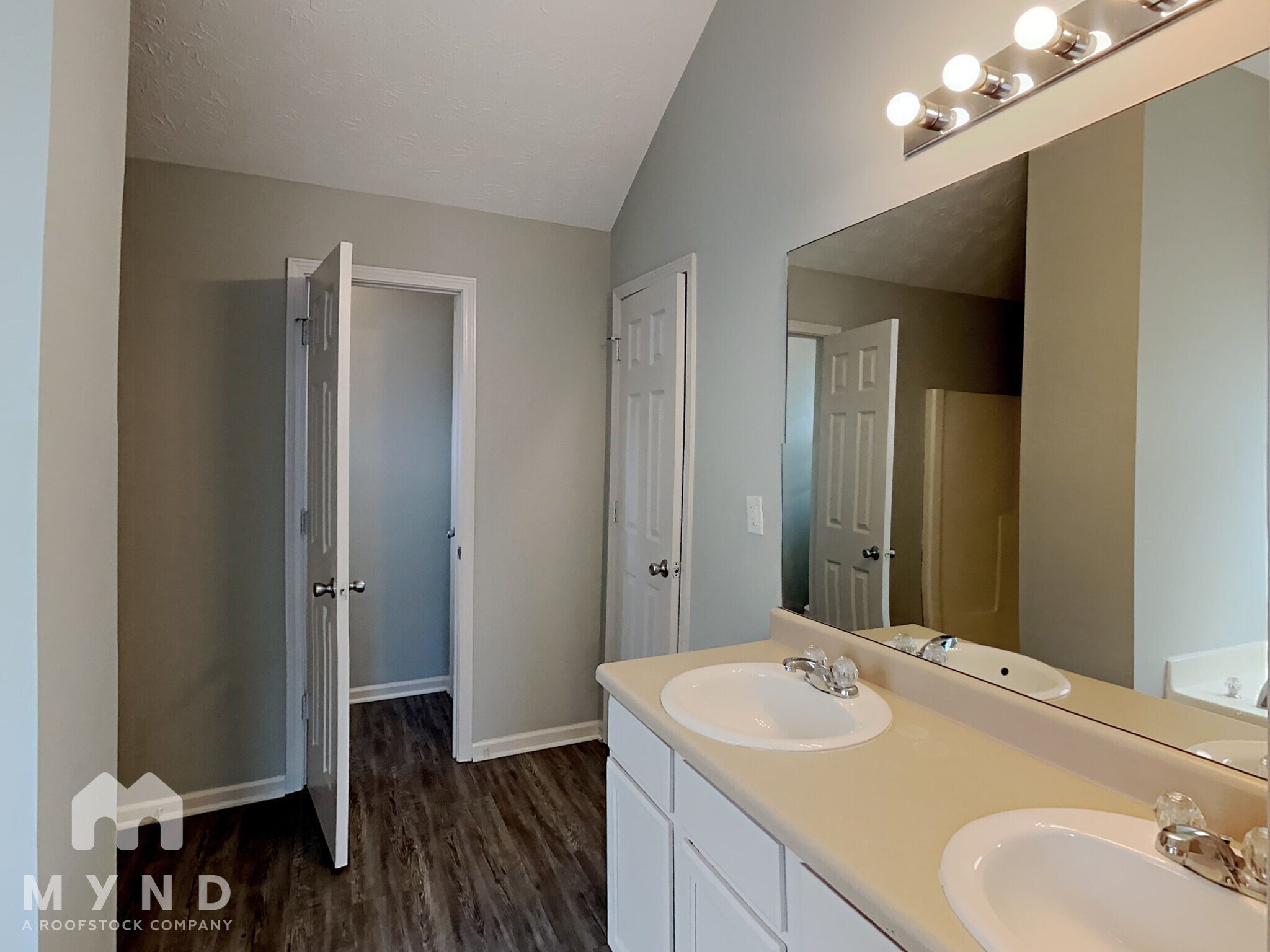 Building Photo - 180 Bramble Bush Trail