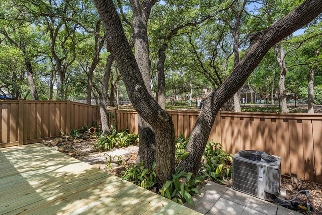 Building Photo - 8310 Summerwood Dr