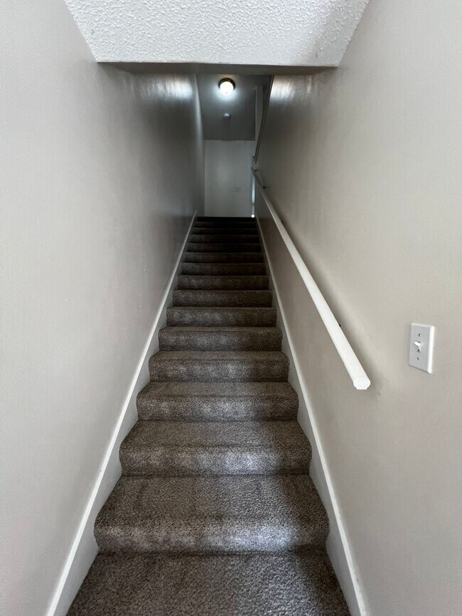 Building Photo - 202 Johnson Ct