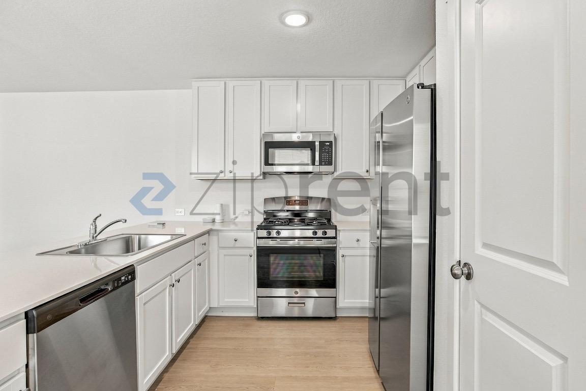 Building Photo - Unit